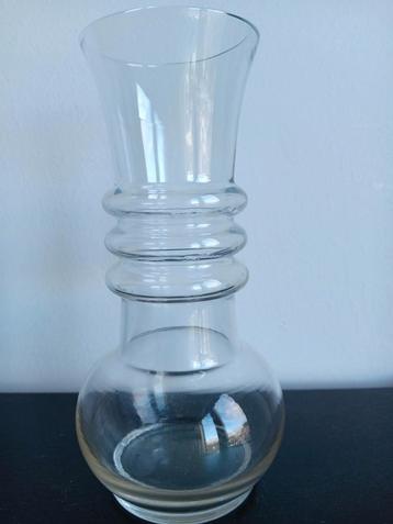  Tamara Aladin vaas glas beschikbaar voor biedingen