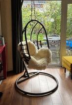 Sissy boy hangstoel / egg chair incl schapenvachten, Ophalen, Zo goed als nieuw, Riet of Rotan, Eén