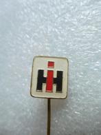 speldje HI International Harvester, Verzamelen, Speldjes, Pins en Buttons, Ophalen of Verzenden, Zo goed als nieuw, Overige onderwerpen