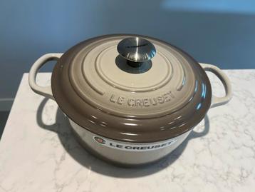 Le Creuset Signature Nutmeg 24cm zonder doos beschikbaar voor biedingen