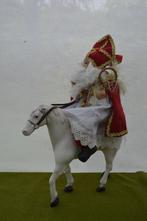 Sinterklaas op paard, van kunststof en stof, 35 cm lg,45 hg, Gebruikt, Ophalen of Verzenden