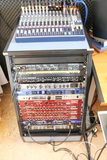 Groot DIY 19 inch-rack op wielen, 15 HE. Degelijk gebouwd! beschikbaar voor biedingen