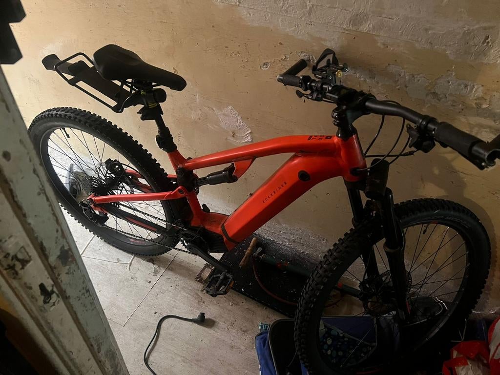Rockrider Elektrische Mountainbike 24 inch, Gebruikt, Minder dan 47 cm, 30 tot 50 km per accu, Ophalen