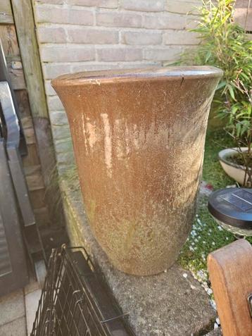 Gratis hoge bloempot pot buiten  beschikbaar voor biedingen