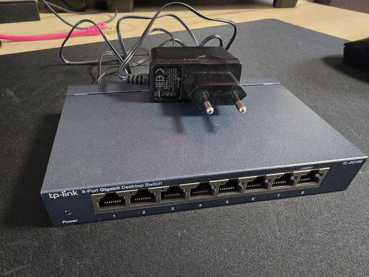 TP-Link SG108 8-poorts Gigabit Switch - ZGAN, Computers en Software, Netwerk switches, Zo goed als nieuw, Ophalen of Verzenden