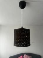 Sfeervolle zwarte hanglamp met goudkleurige binnenkant, Ophalen, Zo goed als nieuw, Minder dan 50 cm