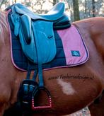 Nieuw setje maat full dekje en stijgbeugel, Dieren en Toebehoren, Paarden en Pony's | Dekens en Dekjes, Ophalen of Verzenden, Nieuw