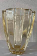 Puntgave oude zware glazen vaas, Huis en Inrichting, Woonaccessoires | Vazen, Overige kleuren, Ophalen of Verzenden, Minder dan 50 cm