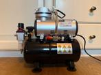 Compressor Fengda FD-186 + slang en pistool en verf, Hobby en Vrije tijd, Ophalen, Zo goed als nieuw, Airbrush en Toebehoren