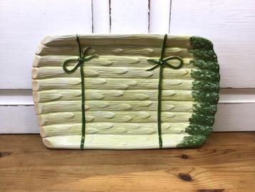Majolica asperge schaal beschikbaar voor biedingen