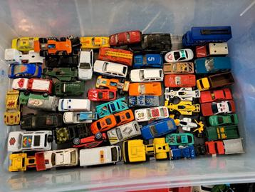 Rond de 120 vintage speelgoed auto's  beschikbaar voor biedingen