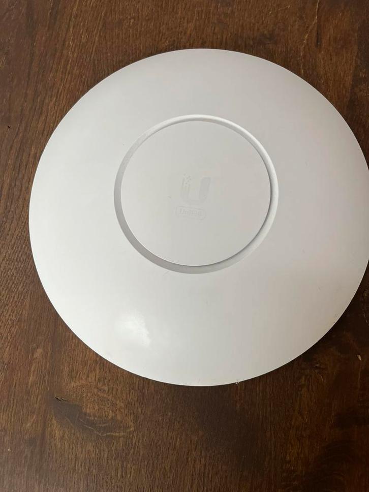 Ubiquiti Unifi 6 LR Long-Range, Computers en Software, Accesspoints, Zo goed als nieuw, Ophalen of Verzenden
