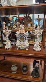 Super groot porselein klokkenstel € 1750