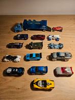 Hot Wheels: vrachtwagen en 14 autootjes, Ophalen of Verzenden, Gebruikt