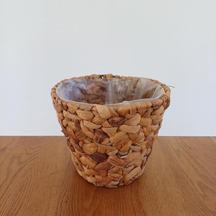 Waterhyacint gevlochten mand, Huis en Inrichting, Woonaccessoires | Schalen en Manden, Gebruikt, Mand, Rond, Riet, Ophalen of Verzenden