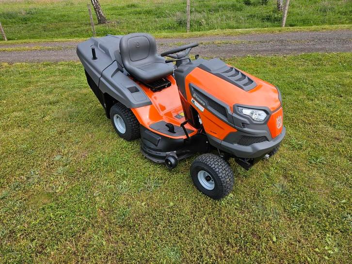 ACTIE Husqvarna TC 238 T Zitmaaier NIEUW, Tuin en Terras, Zitmaaiers, Nieuw, 90 tot 120 cm, Elektrische starter, Opvangzak, Opvangbak