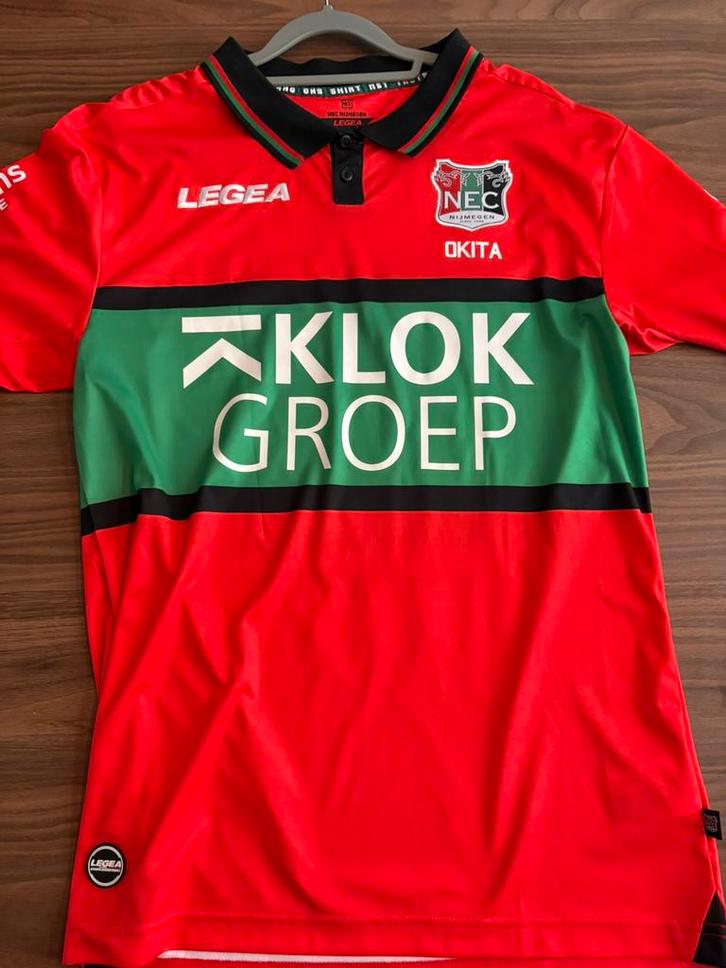 Jonathan Okita Matchworn Thuisshirt 2021-2022 (PEC) – Maat L, Verzamelen, Sportartikelen en Voetbal, Zo goed als nieuw, Shirt