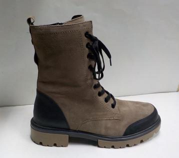 Trendy veterlaarsjes Caprice maat 41 beschikbaar voor biedingen