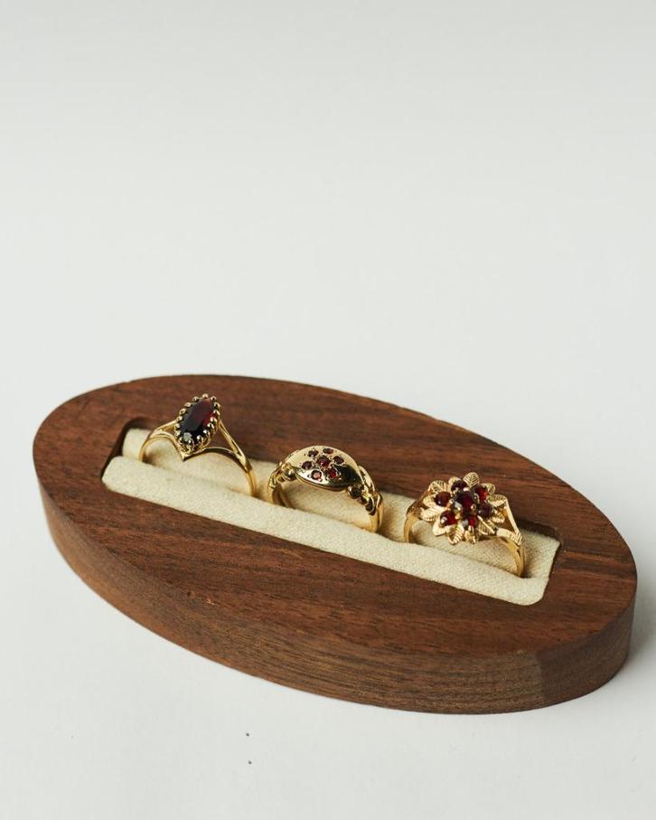 VNTG atelier - Vintage goud 9 karaat gouden ring granaat, Sieraden, Tassen en Uiterlijk, Ringen, Zo goed als nieuw, Dame, Kleiner dan 17