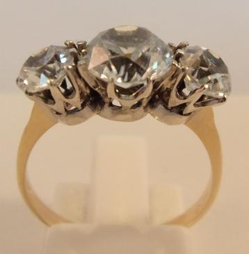 Geelgouden ring met 3 briljantgeslepen CZ’s  beschikbaar voor biedingen