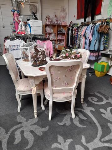 Set 4 brocante stoelen opnieuw gestoffeerd  beschikbaar voor biedingen