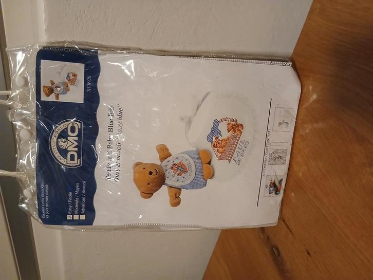 borduurpakket beertje en slabber dmc, Hobby en Vrije tijd, Borduren en Borduurmachines, Nieuw, Borduurpakket, Handborduren, Ophalen of Verzenden