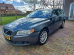 Volvo V70 3.2 AWD Geartronic / leer / automaat / trekhaak, Auto's, Volvo, Origineel Nederlands, Te koop, Zilver of Grijs, 5 stoelen