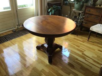 Antieke salontafel, diameter 86, hoog 72, koopje: 25 Euro! beschikbaar voor biedingen