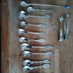 18 verzilverde lepeltjes en suikertangetjes. Gemerkt., Antiek en Kunst, Antiek | Bestek, Ophalen of Verzenden