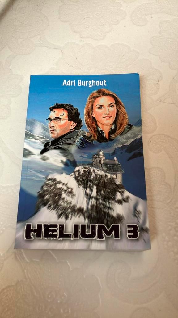 Adri Burghout - Helium 3, Boeken, Kinderboeken | Jeugd | 13 jaar en ouder, Zo goed als nieuw, Ophalen of Verzenden