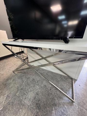 Salon/decoortafel beschikbaar voor biedingen