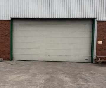Overheaddeur 8 meter breed beschikbaar voor biedingen