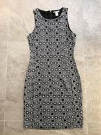 Mouwloos jurkje grafische zwart/wit. H & M, maat S, H&M, Zwart, Ophalen of Verzenden, Zo goed als nieuw
