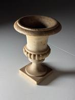 Marmeren vaas jardinière, Ophalen