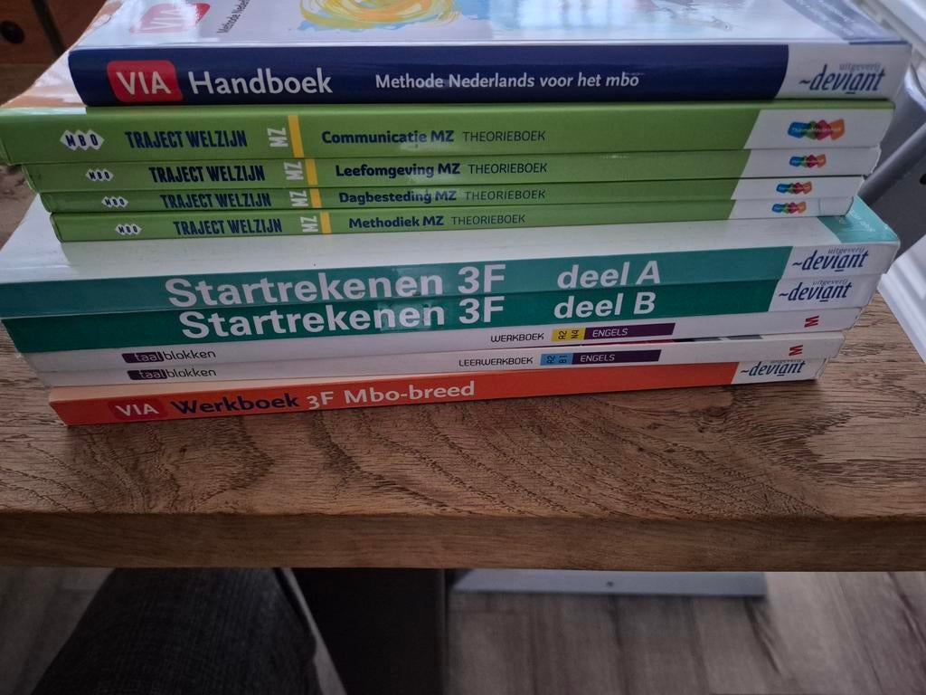 School boeken MBO 4 zorg., Ophalen, Zo goed als nieuw, Overige niveaus