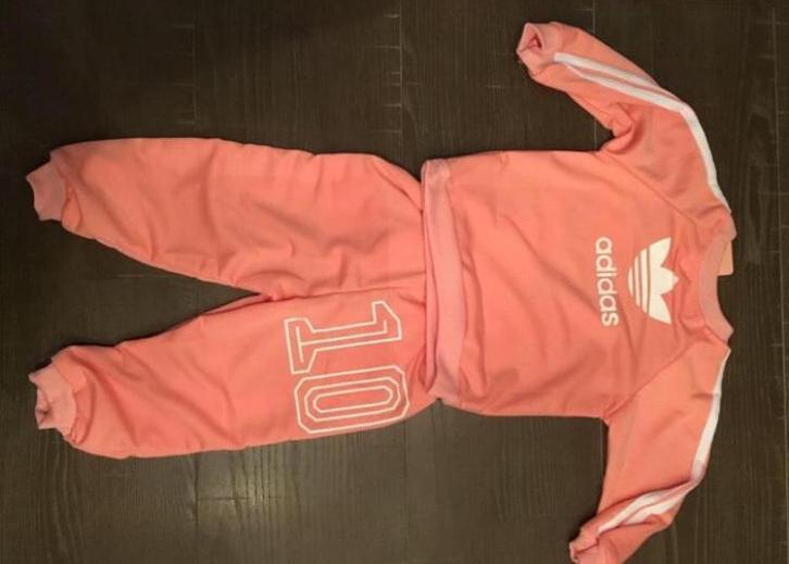 Nieu baby pakje met adidas op druk, Kinderen en Baby's, Babykleding | Maat 74, Nieuw, Jongetje of Meisje, Pakje, Ophalen of Verzenden
