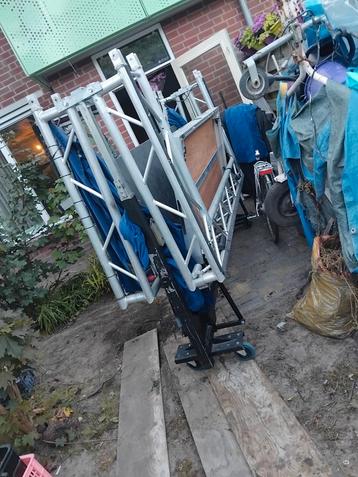 Professioneel truss Podium  beschikbaar voor biedingen