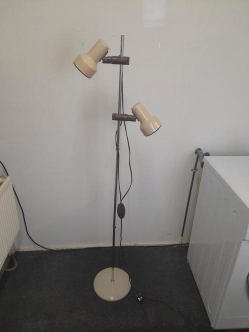 Vintage vloerlamp met 2 spots, Huis en Inrichting, Lampen | Vloerlampen, Gebruikt, 150 tot 200 cm, Kunststof, Metaal, Ophalen