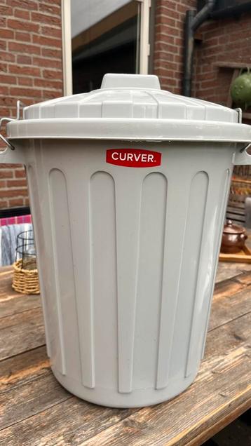 Curver voerton / 46 liter inhoud beschikbaar voor biedingen