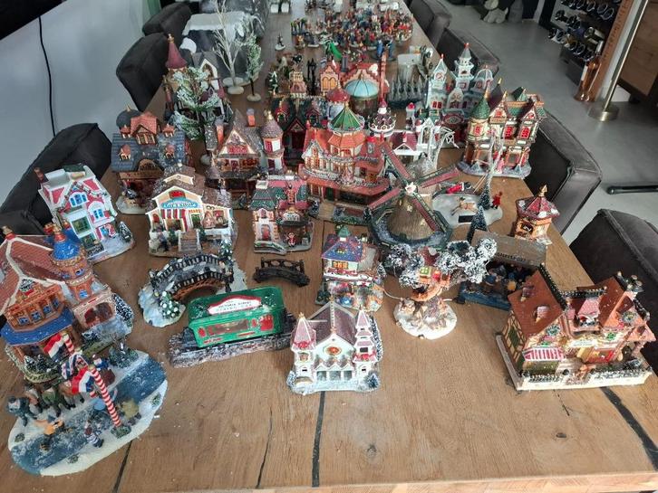 Kersthuisjes  en atributen, Bouw je Kerst dorpje., Hobby en Vrije tijd, Modelbouw | Figuren en Diorama's, Gebruikt, Diorama, 1:50 of kleiner