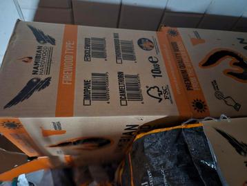 Partij braaihout dozen en zakken 46 stuks beschikbaar voor biedingen