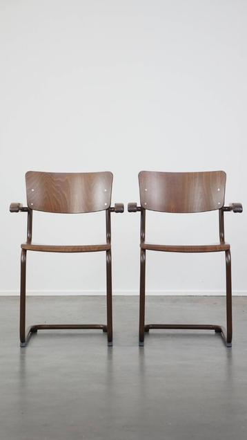 2 x Thonet model S43 eetkamer/bijzetstoel met armleuningen beschikbaar voor biedingen