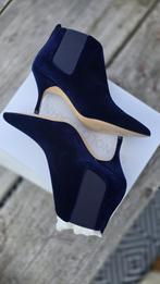 Nieuw - Manolo Blahnik Dildi Navy Velvet Pumps – Maat 36,5, Pumps, Blauw, Nieuw, Ophalen of Verzenden