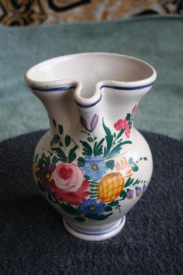 Antieke mooie kruik, afbeelding van bloemen   beschikbaar voor biedingen