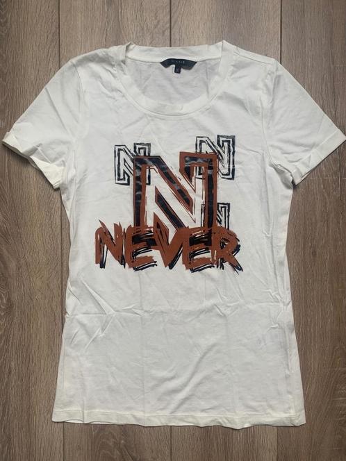 NIKKIE T-shirt wit met print beige/wit zwart bruin 32 = XXS, Kleding | Dames, T-shirts, Zo goed als nieuw, Maat 34 (XS) of kleiner