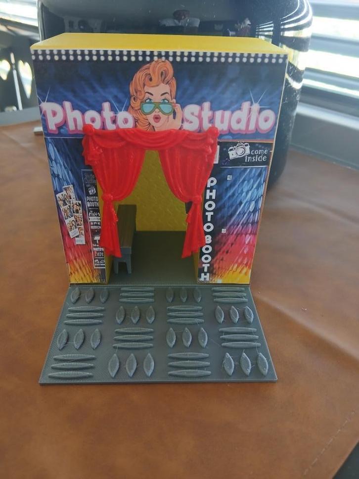 Photobooth Photostudio miniatuur KERMIS, Hobby en Vrije tijd, Modelbouw | Overige, Nieuw, Groter dan 1:32, Ophalen of Verzenden