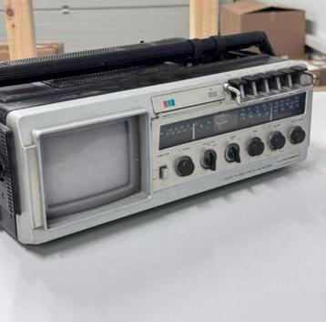 LLOYTRON 5" Color TV Radio Cassette Tape Recorder T-055 vtg beschikbaar voor biedingen
