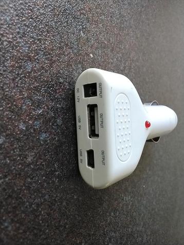 Oplader telefoon via sigarettenaansteker auto beschikbaar voor biedingen