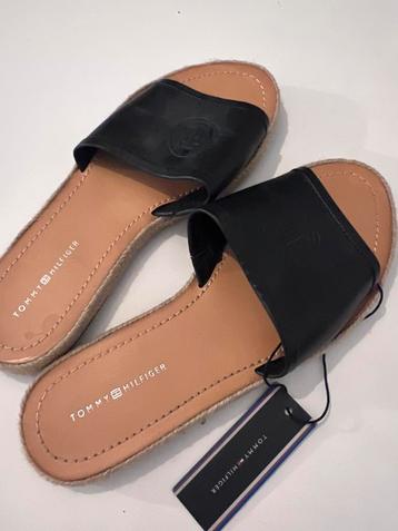 Tommy Hilfiger leren slippers - Nieuw beschikbaar voor biedingen