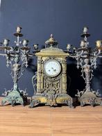 Antieke Franse Bronzen Regency Stijl Pendule met Kandelaren, Ophalen of Verzenden
